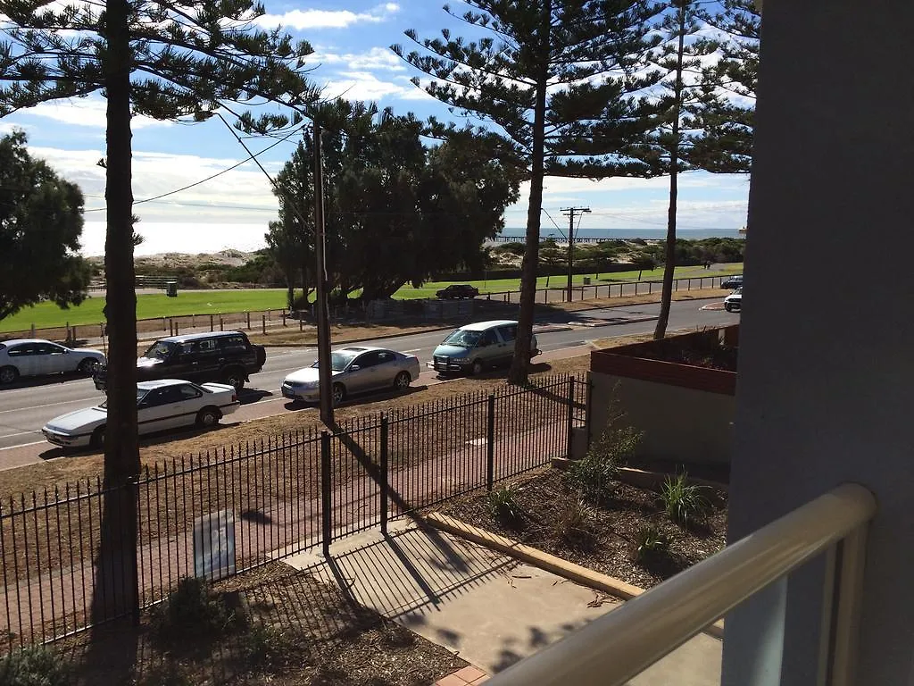 Adelaide - Semaphore Beach Front Apartment 0*,